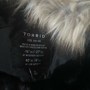 Torrid 5x puffer coat with fur hood- never worn bought too big